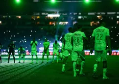 León anuncia la salida de dos extranjeros previo al cierre de mercado