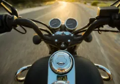 CDMX: ¿Cuál es la única razón para que las motocicletas circulen entre los carros? 