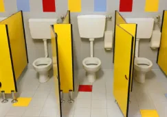 SEP cambiará reglas de baños en escuelas para mayor seguridad y privacidad
