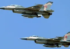 Estados Unidos consideró una provocación que las aeronaves de Maduro pasaran por unos de sus buques.