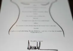 Revelan carta de cumpleaños de Trump a Jeffrey Epstein que incluye comprometedor dibujo de mujer