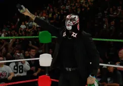 Penta lanzó amenaza a Triple A en Worlds Collide