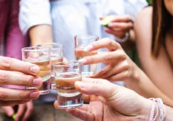 Consumo de alcohol en mujeres se disparó durante la pandemia, revela estudio de la UNAM