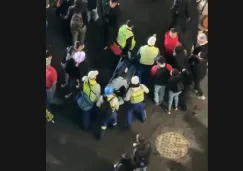 Trasladan en camilla a personas desmayadas durante concierto de La Arrolladora en el Zócalo