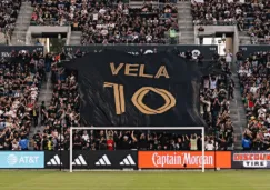 Carlos Vela recibió homenaje del LAFC 