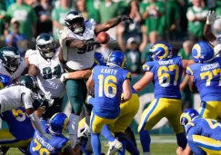 Filadelfia bloquea gol de campo en el último segundo para mantener el invicto