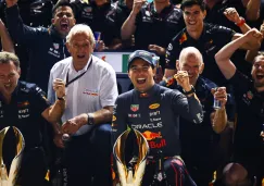 Verstappen le recuerda a periodista victoria de Checo Pérez en Singapur 