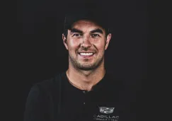 Checo Pérez ya visitó la fábrica de Cadillac 