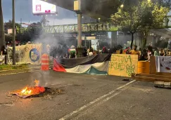 Estudiantes y activistas bloquean Periférico Sur para exigir apoyo a la Flotilla Global Sumud