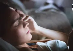 ¿Qué es el “vamping”? El hábito nocturno que afecta tu salud mental y tu sueño