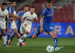 Universidad de Chile empata con Lanús gracias a un penal de Aránguiz en el 99’