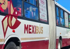 VIDEO: Hombre prende fuego a unidad del Mexibús en plena circulación en Ecatepec