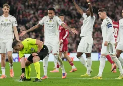 ¡Polémica en Anfield! Arbitro revirtió posible penal en contra del Real Madrid