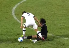 ¡Casi lo rompen! Coco Carrasquilla recibió pisotón en el Guatemala vs Panamá ¡Casi lo rompen! Coco Carrasquilla recibió pisotón en el Guatemala vs Panamá