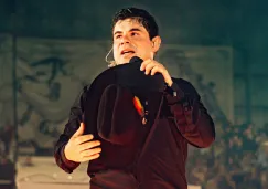 El intérprete de corridos pide que sigan al pendiente de sus redes para más información.