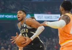 ¡Encienden alertas! Giannis Antetokounmpo sale del juego contra Cavaliers por lesión 