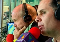 "Eres un televiso": Luis García explota frente a Martinoli, avienta el micrófono y abandona transmisión en vivo