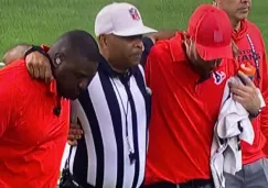¡Al carrito de las desgracias! Referee sale lesionado de partido de NFL