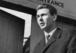 La leyenda del DT inglés acusado de dirigir un partido… desde la cárcel