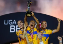 Tigres levantando su séptimo título