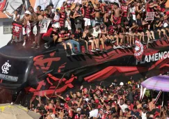 Caos en Río: hinchas de Flamengo chocan con la policía en caravana rumbo a la final de la Libertadores