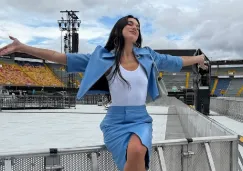 La artista ha estado interpretando un canción local en cada país que visita de AL.