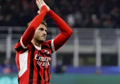 Santiago Giménez, sin planes de salir del Milan, asegura representante del mexicano