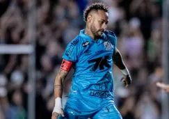 Aficionado buscó a Neymar para pedirle foto y tira a jugador de Santos 
