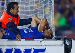 Afición de Tigres ovaciona a Chiquete tras aparatosa lesión con Cruz Azul Afición de Tigres ovaciona a Chiquete tras aparatosa lesión con Cruz Azul