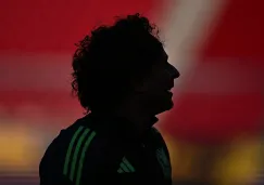 Memo Ochoa niega saludo a compañero Memo Ochoa niega saludo a compañero