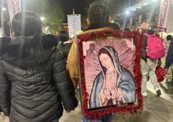 La fe de los mexicanos se desborda en las inmediaciones del centro religioso.