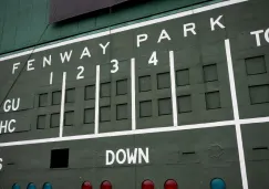 Fenway Park; el Monstruo Verde que impone en las Grandes Ligas Tablero del Fenway Park