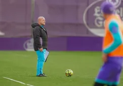 Alfaro es el auxiliar técnico del cuadro violeta Alfaro es el auxiliar técnico del cuadro violeta