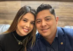 Acusan al gobernador Ricardo Gallardo de cambiar las leyes para favorecer a su esposa Ruth González.