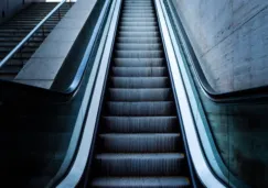 Niño pierde un dedo del pie tras accidente en escalera eléctrica del WTC en CDMX