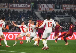 Genoa de Johan Vásquez es goleado por la Roma para cerrar el 2025