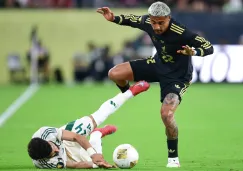 Julian Araujo busca salir de la Premier League y está en el radar de un histórico de Europa