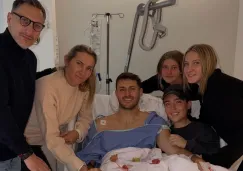 Hermana de Santiago Giménez se burla de su lesión