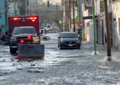 VIDEO: Fuga de agua inunda calles de la GAM y desperdicia millones de litros