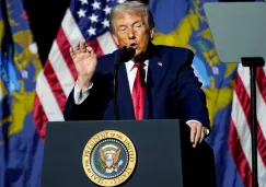 Desde una planta de Ford en Michigan, el mandatario defendió lo hecho en USA.