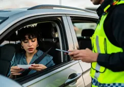 ¿De cuánto es la multa por estacionarte frente a bancos, escuelas y hospitales en CDMX?