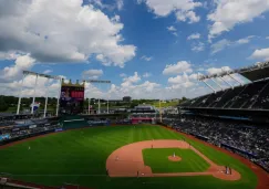 Reales de Kansas City acercan los muros del estadio Kauffman para aumentar la ofensiva