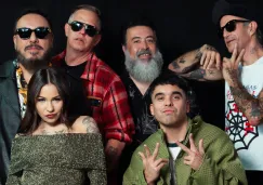 En la canción participan la cantante Emjay y el rapero MC Davo.