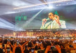 El público reaccionó con algunos reclamos, pero luego siguió con fiesta que se armó.