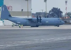 Avión militar C-130 Hércules de Estados Unidos aterriza en el Aeropuerto de Toluca