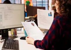 La trampa comienza cuando la persona recibe una llamada telefónica.