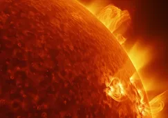 Este fenómeno es provocado por una explosión de energía del Sol.