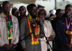 Presidente de Senegal celebra el triunfo de la Copa Africana junto a sus dos esposas y causa polémica