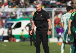 Javier Aguirre lanza cachetada a jugador de Bolivia 
