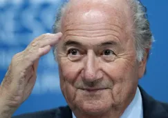 Blatter regresa al foco de atención en el futbol